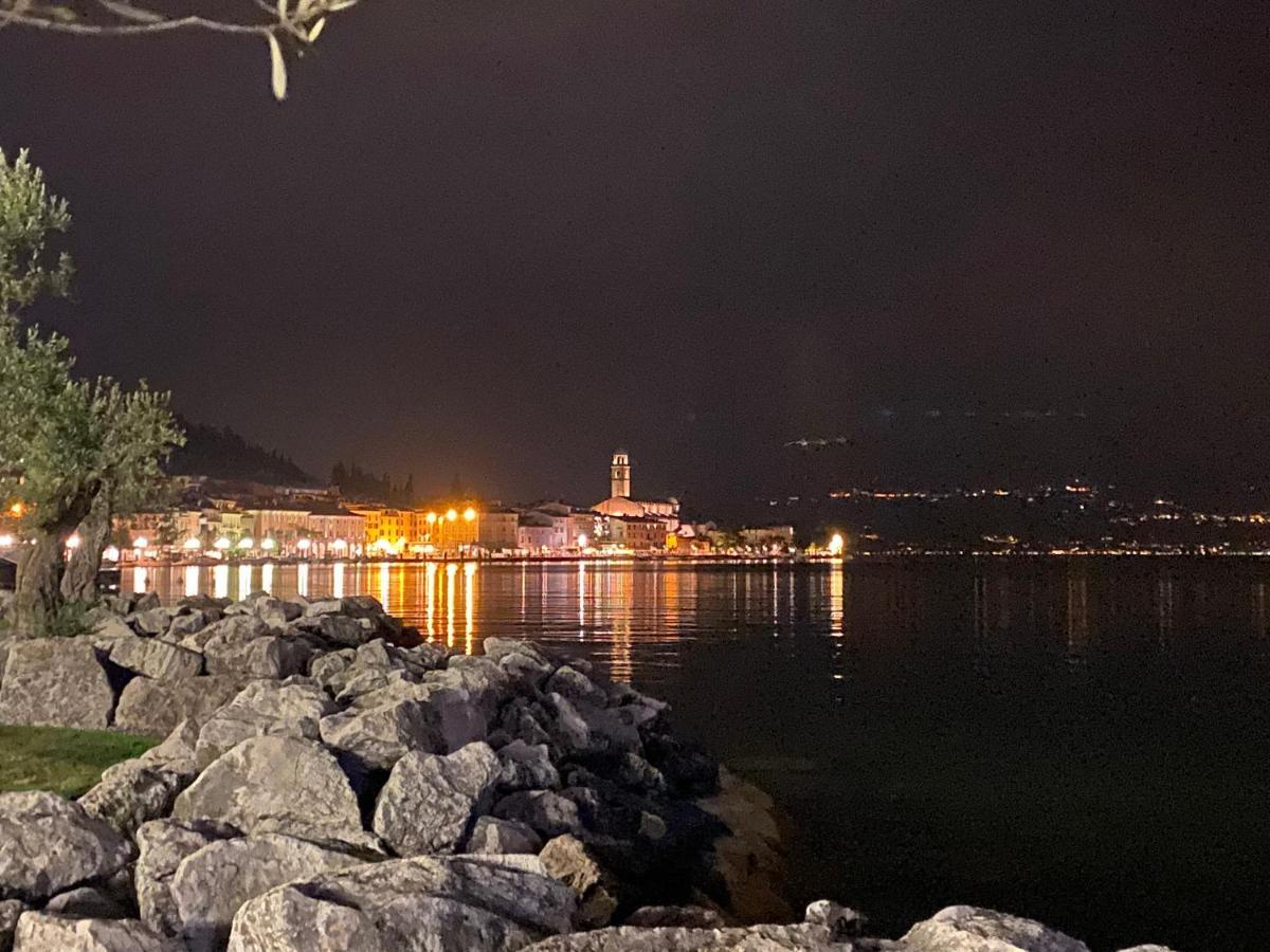 Appartamento Violetta Maison, elegante e romantica a Salo’ Esterno foto