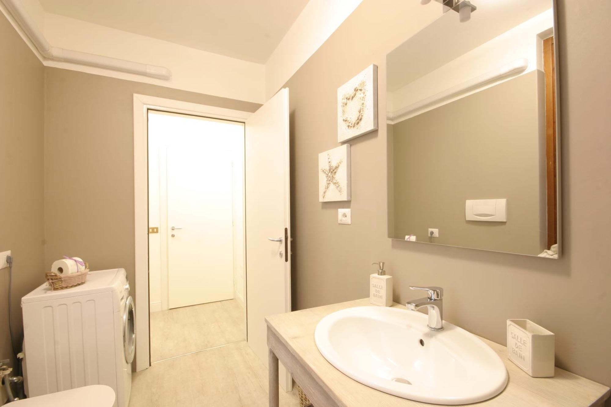 Appartamento Violetta Maison, elegante e romantica a Salo’ Esterno foto