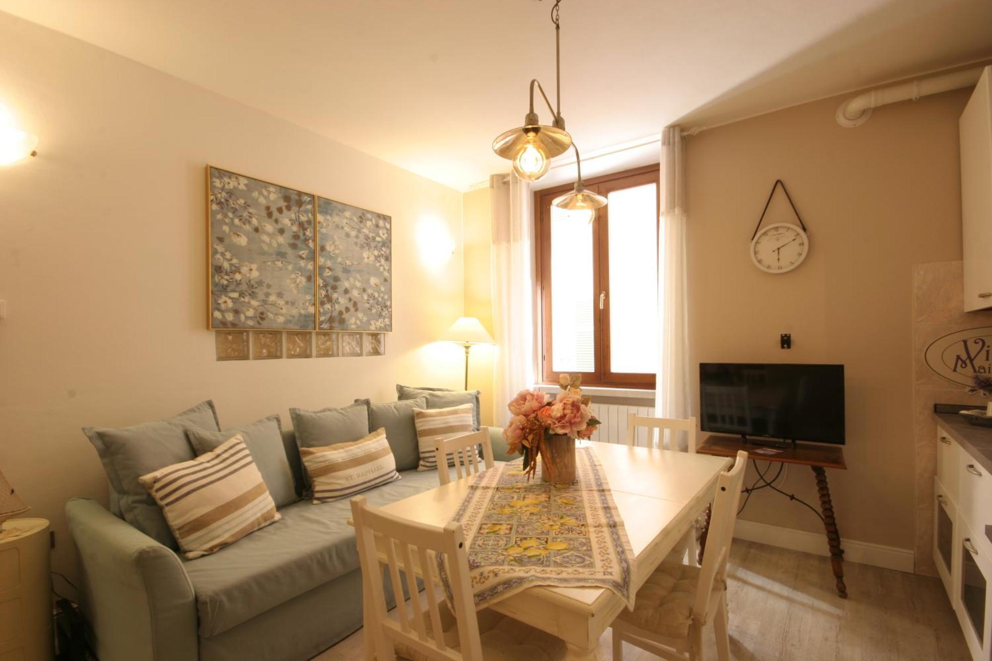 Appartamento Violetta Maison, elegante e romantica a Salo’ Esterno foto