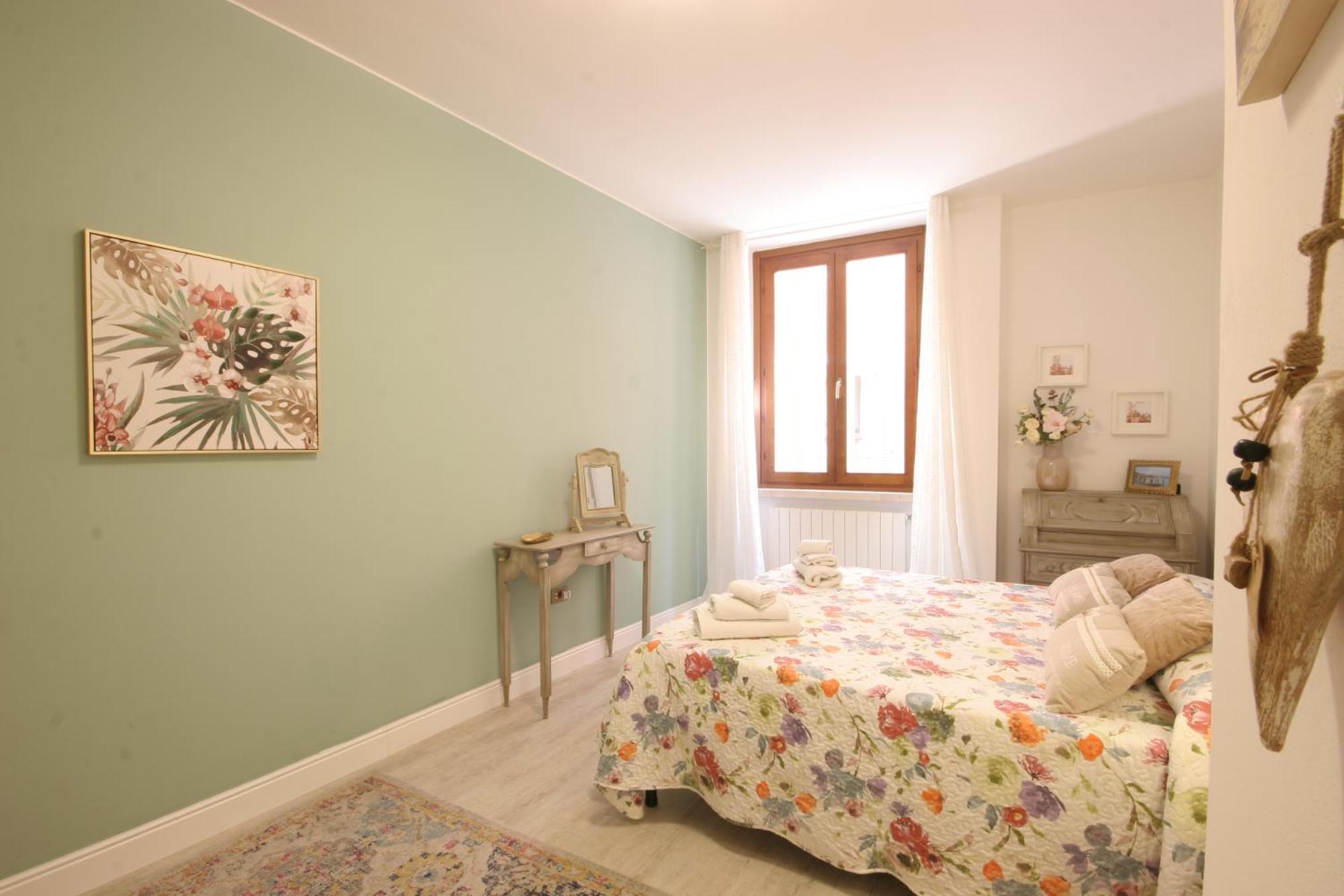 Appartamento Violetta Maison, elegante e romantica a Salo’ Esterno foto